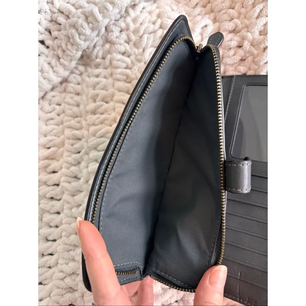 Nearly new Coach Dark Forest Green Leather Slim Zip Wallet Long Continental Wall